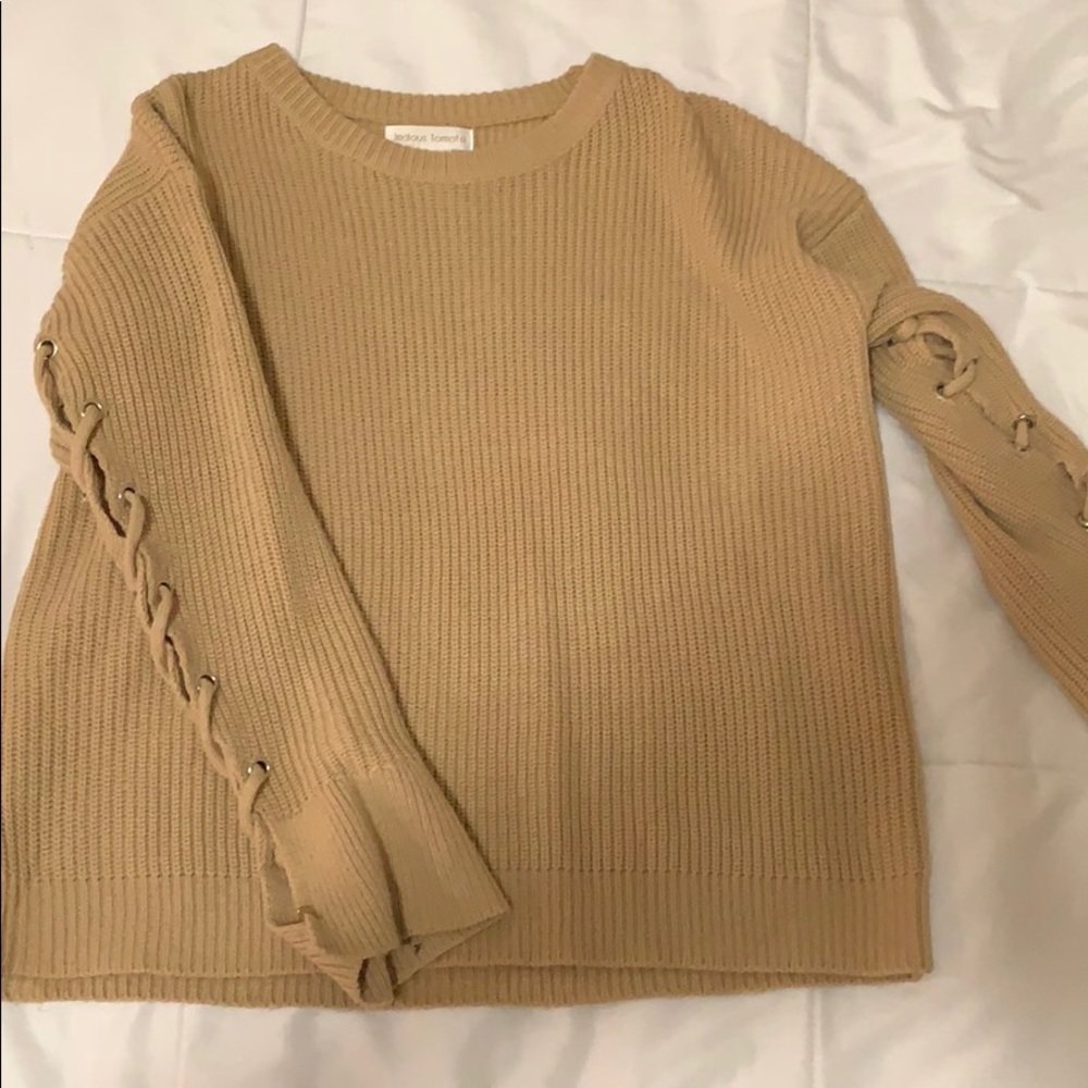 SMALL. Light brown sweater